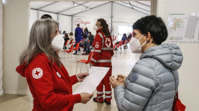 Починалите от COVID-19 в Италия надхвърлиха 100 000