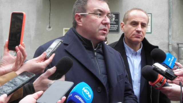 Проф. Ангелов: Ще затваряме детски градини и училища, където се налага