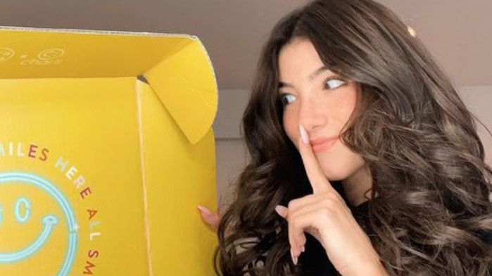 Чарли Д'Амелио, 2 Chix и какво разстрои Кралицата на TikTok