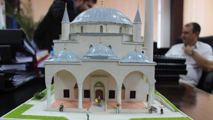Спасяват третата по големина джамия на Балканите, благодарение на усилията на Гюнай Хюсмен