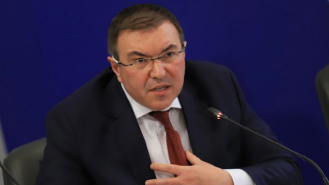 Той отрече категорично твърдението че премиерът го спира да затегне