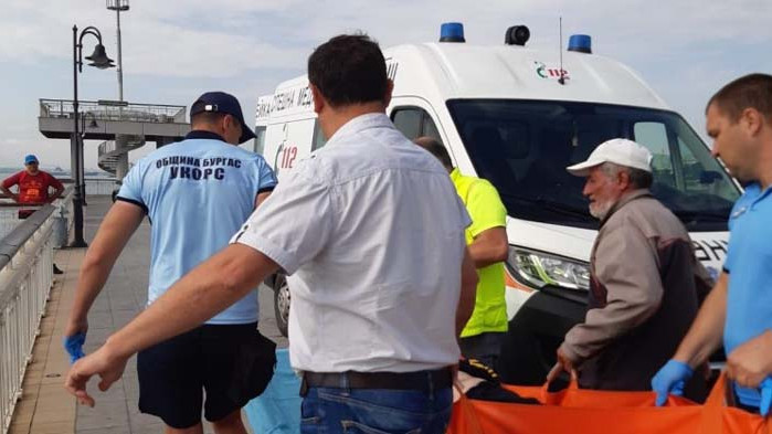 Общински инспектор от Бургас спаси давещ се човек