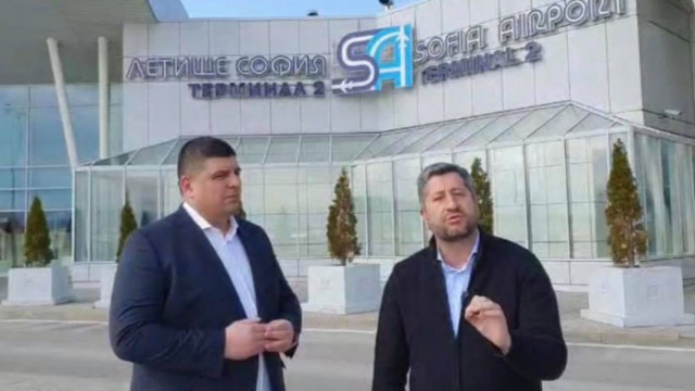 Христо Иванов се тагна и от летището, говори за призраци