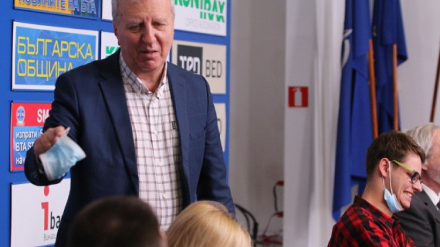 Лупи изпраща агитационни лични съобщения във Фейсбук