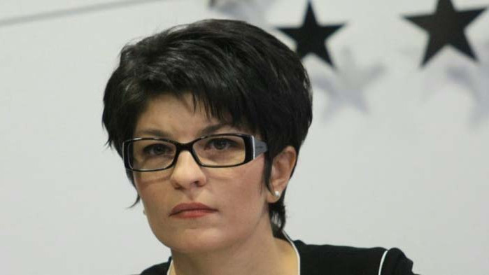 Десислава Атанасова: Не е само един центърът, който иска да промени модела на управление