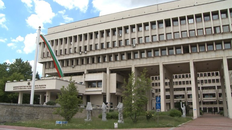 Министерството на външните работи проверява сигнал за натиск срещу граждани