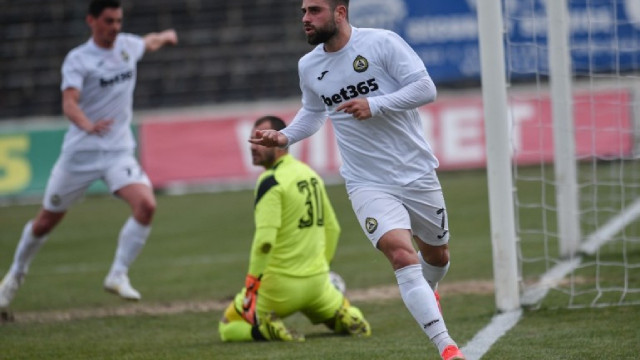 Славия постигна много трудна и ценна победа с 2:1 при