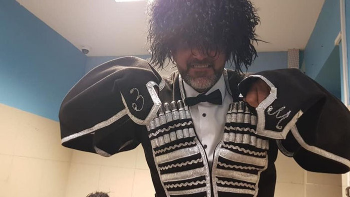 В полицейското управление Анзов обяснил, че е дошъл в сградата