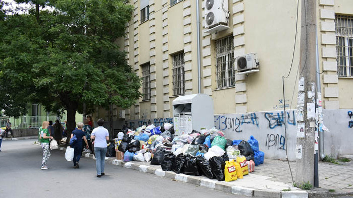 Община Асеновград и БЧК благодарят на гражданите: Събраха се тонове дрехи