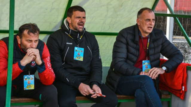 Антони Здравко подаде оставка на поста старши треньор на Ботев