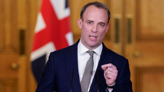 Британският външен министър защити плановете Великобритания да увеличи запасите си от ядрени
