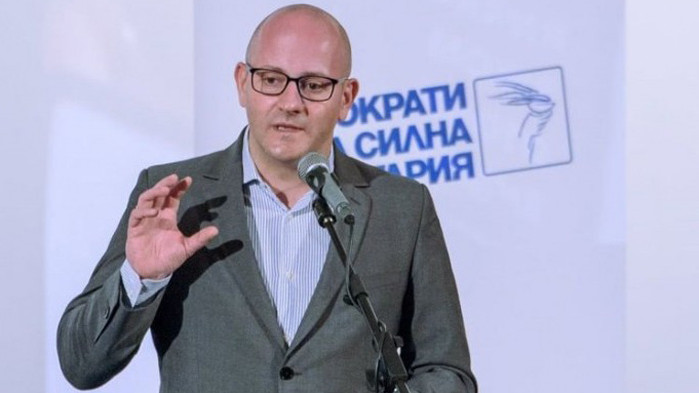 От профила във Фейсбук на евродепутата Радан Кънев #OnTheRoadAgain -