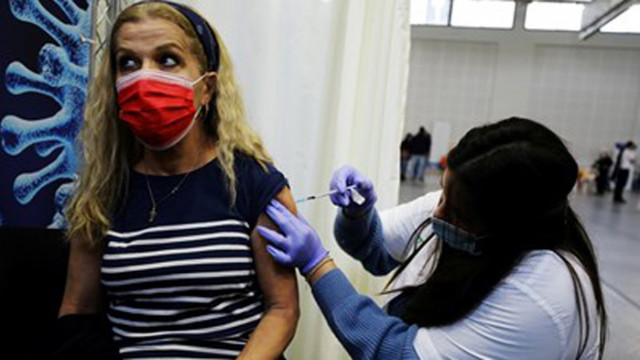 Около 4000 румънци ваксинирани с първата доза на ваксината са