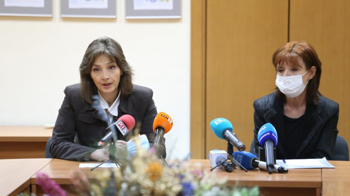 Моля, пощадете всички, които работят в здравната системата. Спазвайте мерките“,