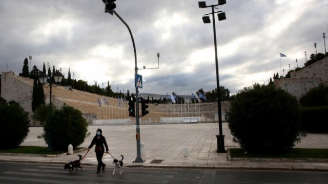 Отлагат планираното облекчаване на мерките в Гърция поради увеличения брой