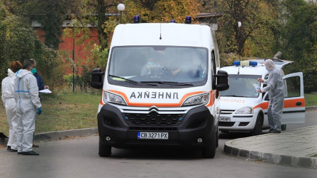 Проверяват случай на 47-годишен мъж, починал след ваксинация