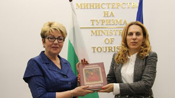 Николова пред руския посланик: България е готова да посрещне своите гости от Русия