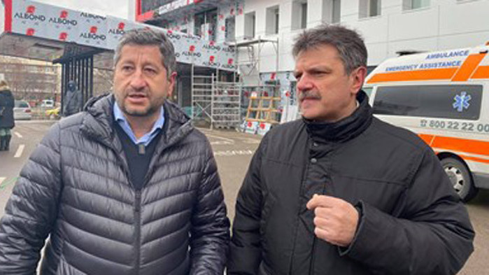Христо Иванов и д-р Симидчиев заснеха предизборно видео пред спешната болница, която 1 г. работи