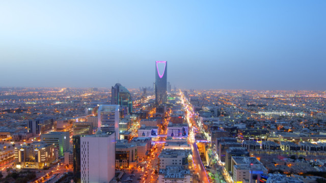 Саудитска Арабия съобщи че безпилотни самолети са ударили рафинерия в столицата