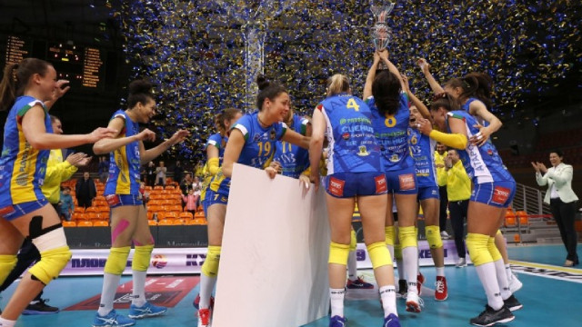 Волейболният шампион при жените Марица Пловдив спечели шеста Купа на