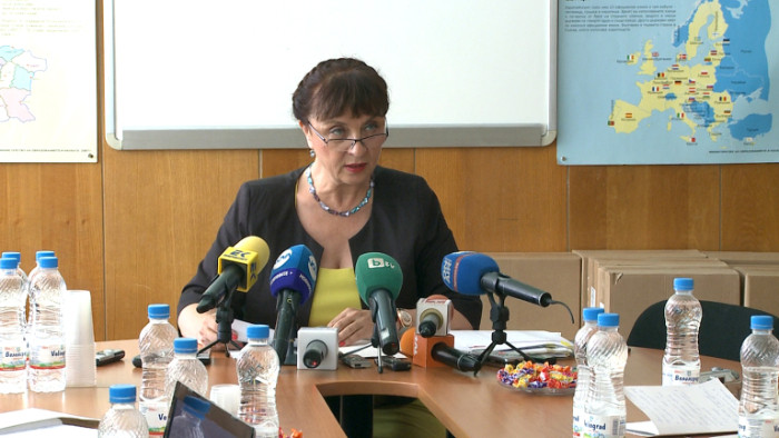 Все още не се обсъждат промени в датите на баловете