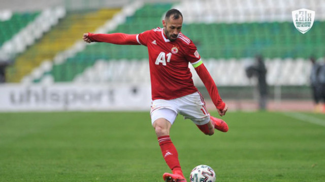 Защитникът на ЦСКА Петър Занев ще продължи да носи