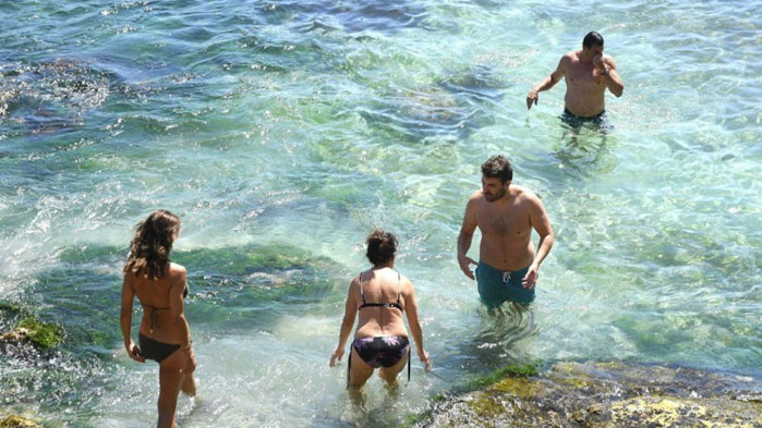 Обмисля се тестово отваряне на сухопътните граници само за определени