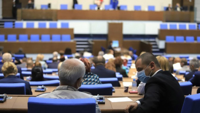 По традиция депутатите ще си направят обща снимка в края