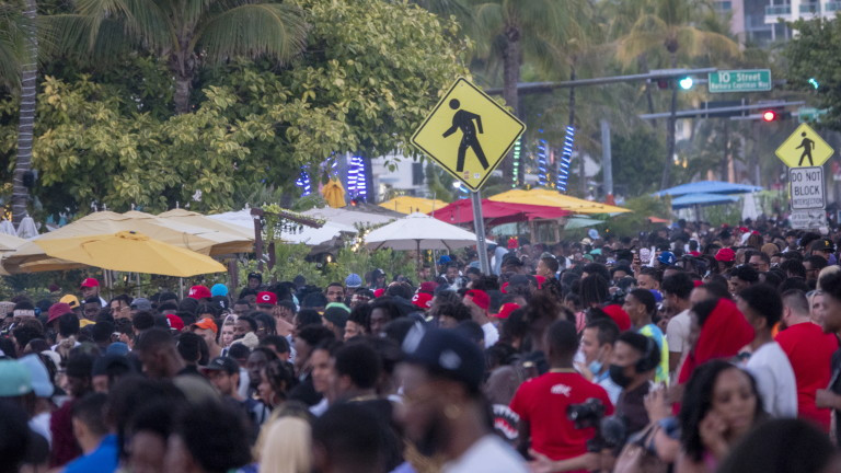 Случаите на COVID-19 в САЩ надхвърлиха 30 млн.