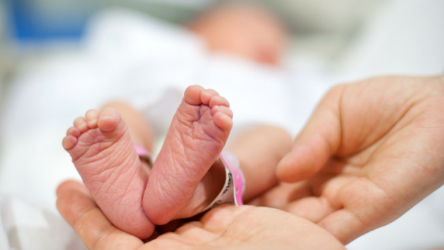 Едномесечно бебе с коронавирус е в тежко състояние в болницата