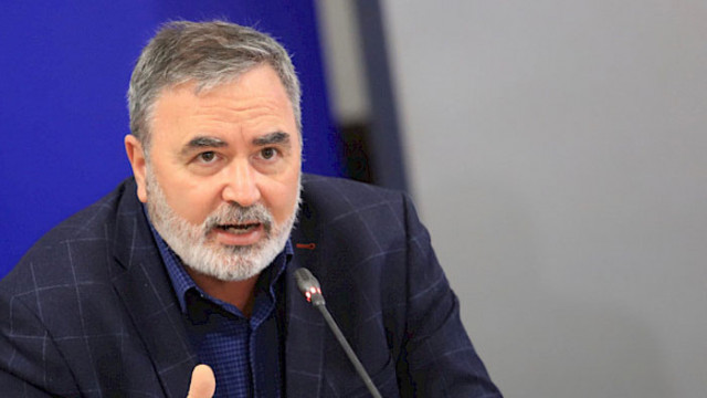 Продължаването на отричането на вируса е дива безотговорност Това заяви