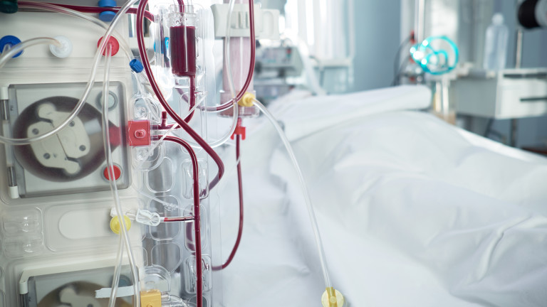 В болницата във Велинград спасиха двама пациенти с коронавирус, изпаднали