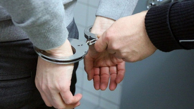 Гранични полицаи от ГПУ Крумовград задържаха двама мъже прекарвали нелегално имигранти