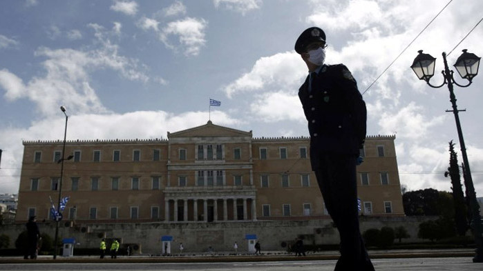 Действащите в Гърция ограничения – карантина, полицейски час и останалите