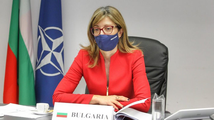 Захариева привика македонския посланик заради клевети срещу България