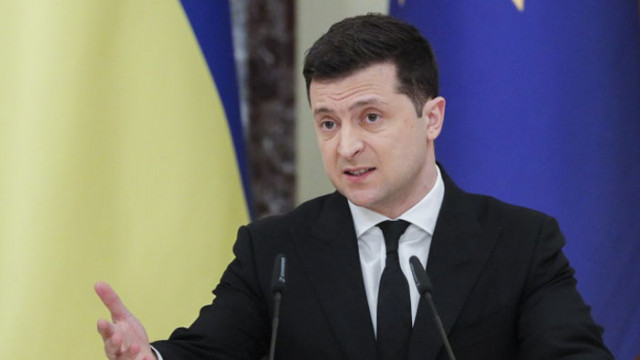Президентът на Украйна Владимир Зеленски отстрани председателя на Конституционния съд който