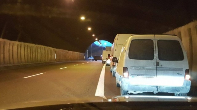 Внезапна блокада на магистрала Тракия при тунела Траянови врата в