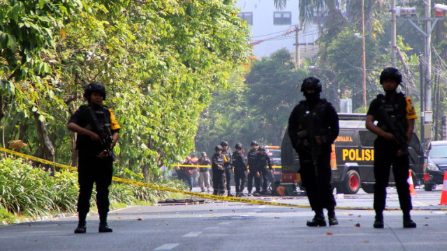 Индонезийската национална полиция съобщи че двама души са заподозрени в извършването