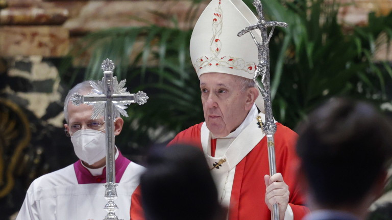 Папа Франциск на Цветница: Дяволът се възползва от пандемията