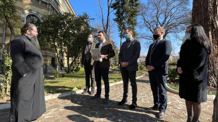 Зададените въпроси ще получат публичен отговор, обещаха от БПЦ Младежи