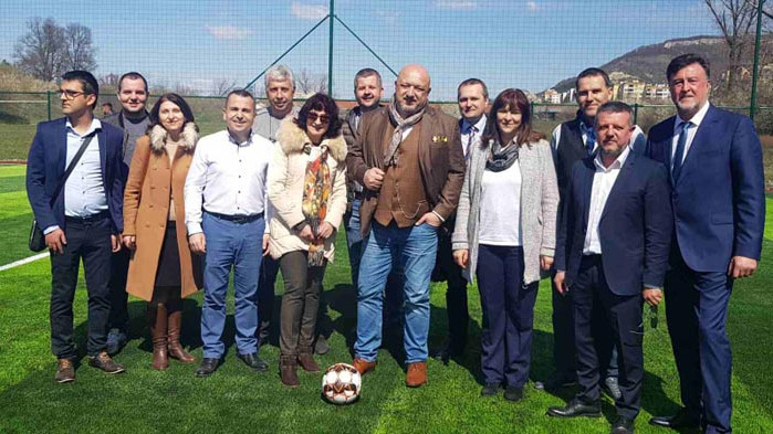 Министър Красен Кралев присъства на откриването на игрище за минифутбол в община Провадия