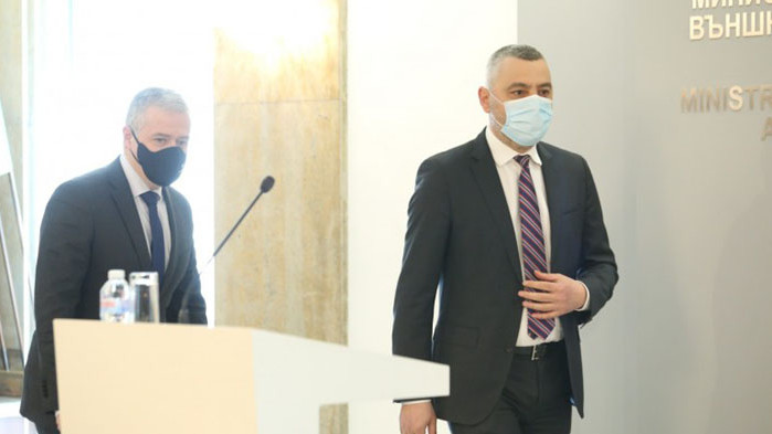 Министерството е против опитите да бъде въвличано в политическата кампания