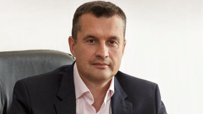 Според бившия съветник на Радев Нинова ще бие Борисов с