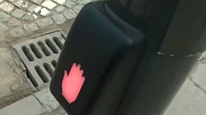 Светофари в София вече са с анти COVID бутони