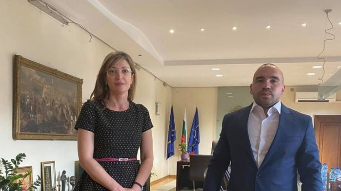 Захариева разговаря с Виктор Стоянов за неговата инициатива за изпращане