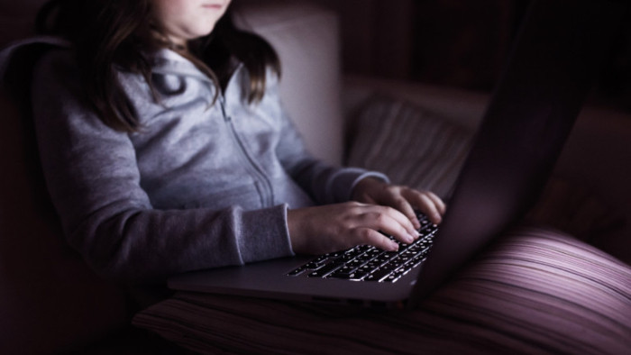 При дългосрочно онлайн обучение децата се демотивират, губят желание за