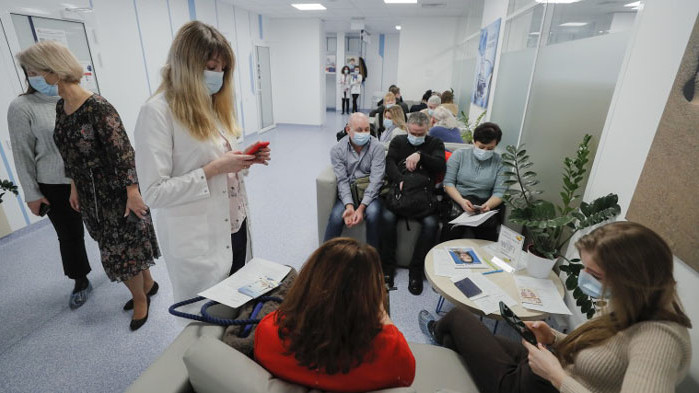 Украйна отново регистрира рекордна смъртност и заболеваемост от коронавирус. Това съобщи