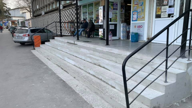 Ремонтират стълбището на ДКЦ II Св Иван Рилски в Аспарухово