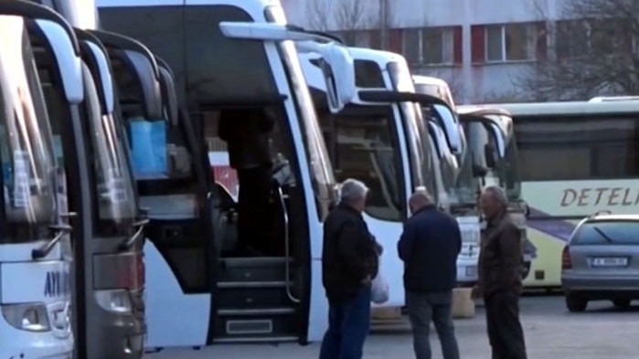 Няколко автобуса пристигнаха в Кърджали от Турция, част от пътуващите са с безплатни билети и PCR