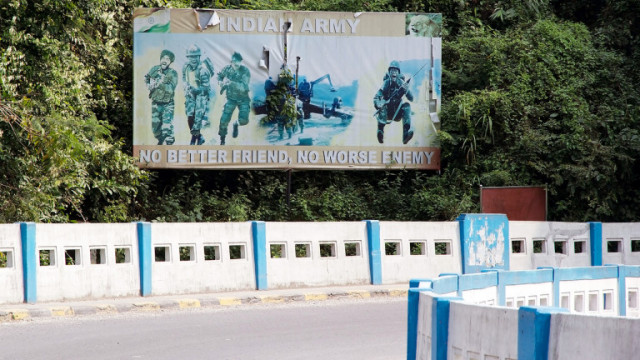 Индия разполага ударни вертолети Apache и изтребители в Източен Ладак